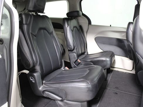 Used 2024 Chrysler Pacifica Touring-L FWD image 26