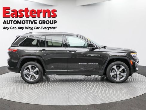 Used 2023 Jeep Grand Cherokee 4WD 4xe image 4