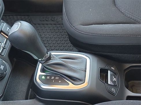 Used 2023 Jeep Renegade Altitude image 20