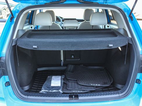 Used 2025 Volkswagen Taos SE image 26