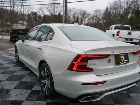 Used 2019 Volvo S60 T6 R-Design image 6