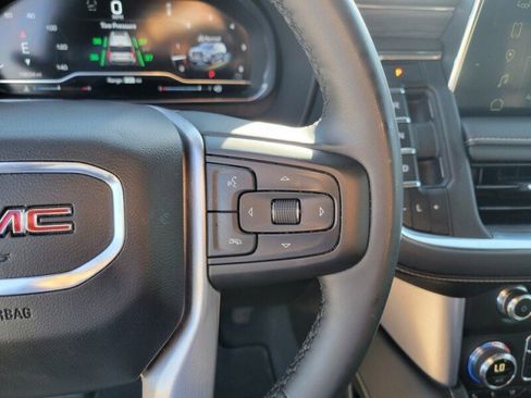 Used 2024 GMC Yukon XL SLT w/ SLT Premium Package image 18