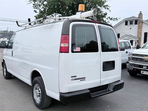 Used 2011 Chevrolet Express 2500 RWD image 2