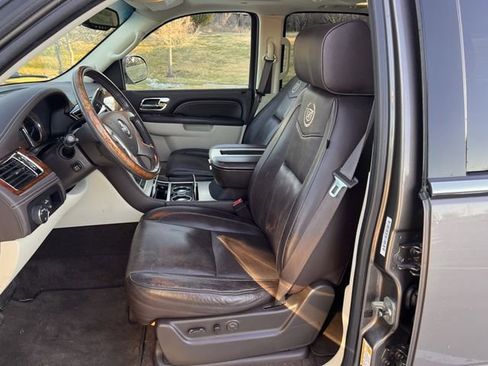 Used 2011 Cadillac Escalade Platinum image 20