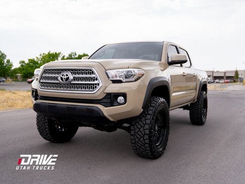 Used 2016 Toyota Tacoma TRD Off-Road image 5