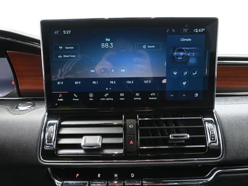 Used 2024 Lincoln Navigator L 4WD image 3