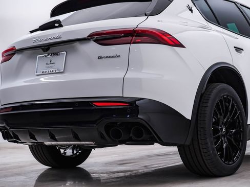 Certified 2025 Maserati Grecale Modena image 12