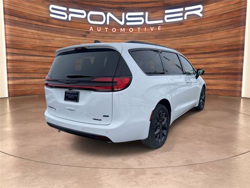 New 2026 Chrysler Pacifica Select w/ S Appearance Package image 8
