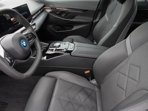 Used 2024 BMW i5 eDrive40i w/ M Sport Package RWD image 12