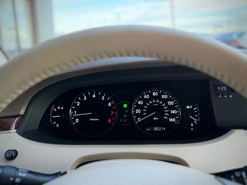 Used 2010 Toyota Avalon XLS image 12