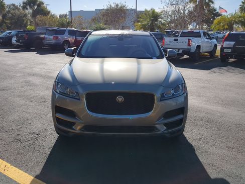 Used 2018 Jaguar F-PACE Prestige image 4