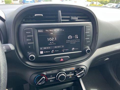 Used 2025 Kia Soul LX w/ LX Technology Package FWD image 17