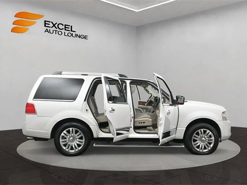 Used 2014 Lincoln Navigator 4WD image 45