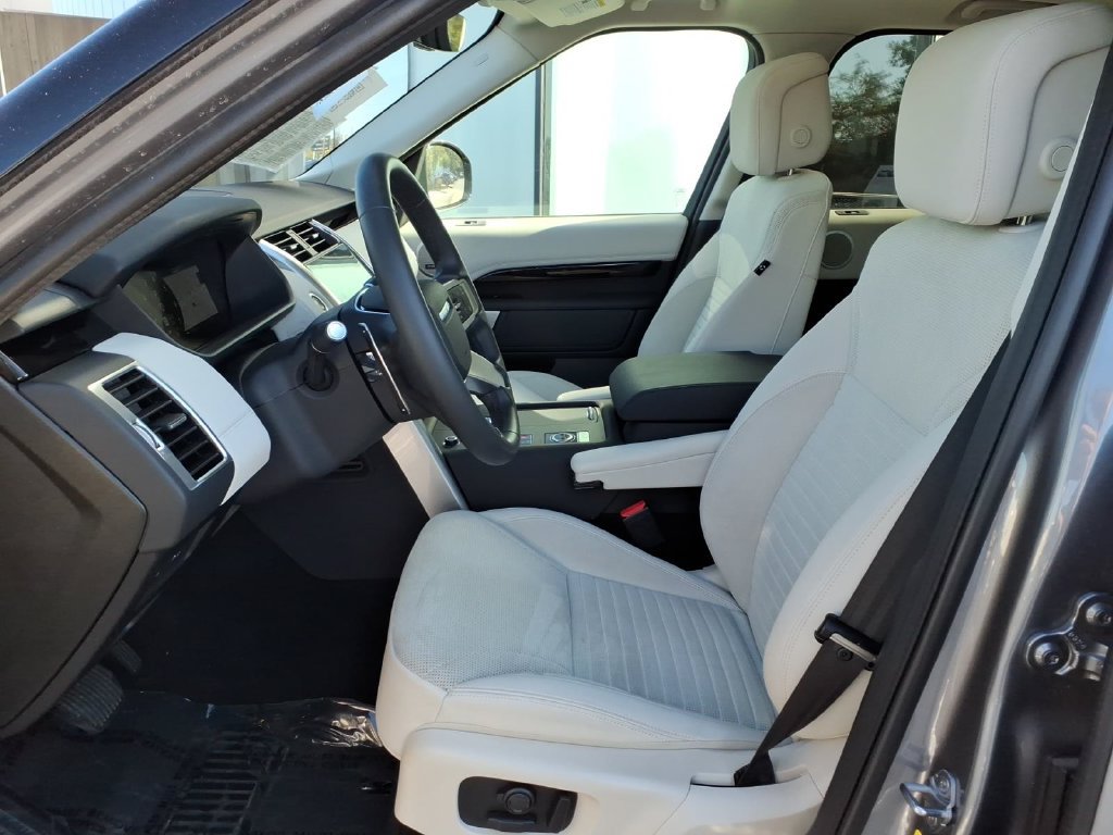 Certified 2025 Land Rover Discovery S AWD/4WD image 10