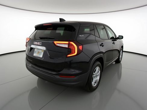 Used 2024 GMC Terrain SLE FWD image 9