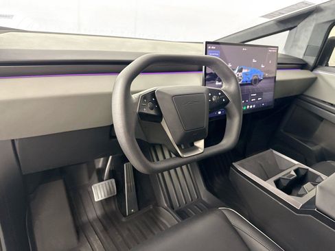 Used 2024 Tesla Cybertruck AWD Crew Cab image 4