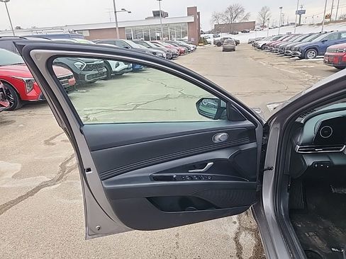 Certified 2023 Hyundai Elantra SEL w/ Convenience Package image 12