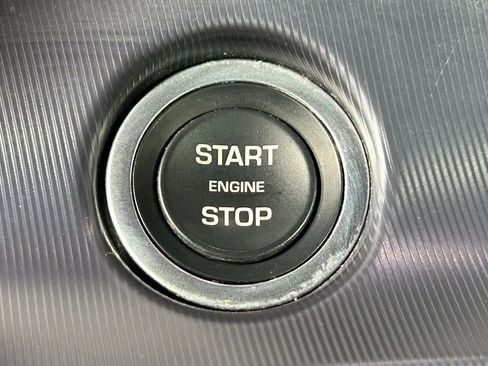 Used 2022 Jaguar F-TYPE R image 11