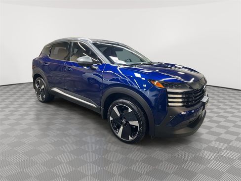 Used 2025 Nissan Kicks SR image 2