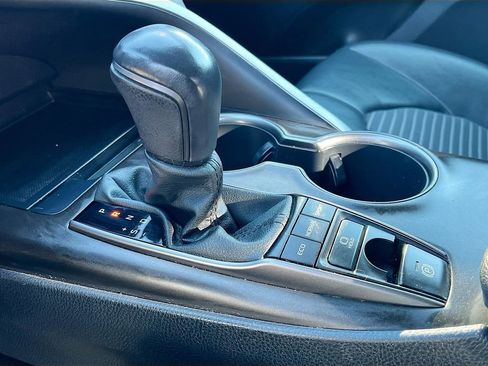 Used 2022 Toyota Camry SE w/ Carpet Mat Package (TMS) image 16