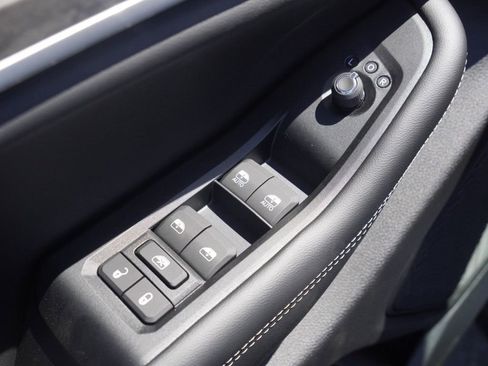 New 2026 Jeep Grand Cherokee Altitude image 12