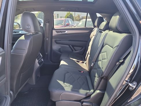 Used 2025 Volkswagen Atlas Cross Sport SE image 15