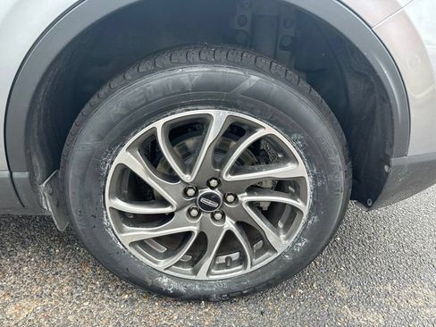 Used 2022 Lincoln Corsair FWD image 12