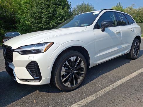Used 2026 Volvo XC60 B5 Plus AWD/4WD image 2