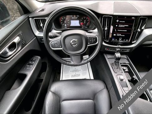 Used 2018 Volvo XC60 T5 Momentum w/ Vision Package AWD/4WD image 5