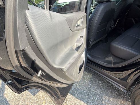 New 2026 Chevrolet Equinox LT w/ Convenience Package II FWD image 17