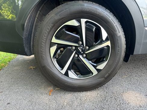 Used 2023 Kia Sportage LX image 7