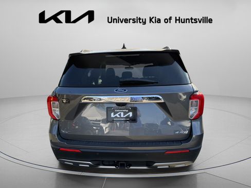 Used 2022 Ford Explorer XLT w/ Equipment Group 202A image 6