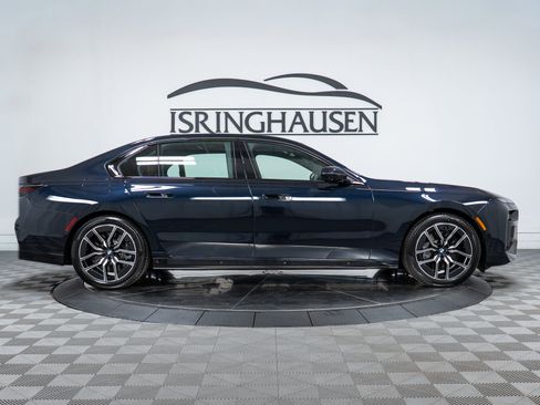 Used 2025 BMW 760i xDrive w/ Executive Package image 4