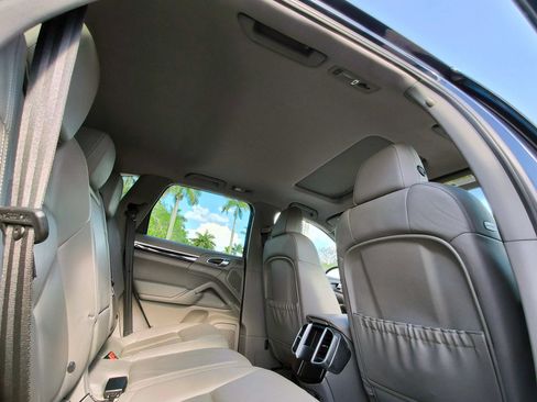 Used 2014 Porsche Cayenne AWD/4WD image 37