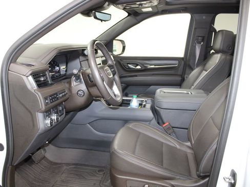 Used 2024 GMC Yukon XL Denali w/ Denali Reserve Package AWD/4WD image 17