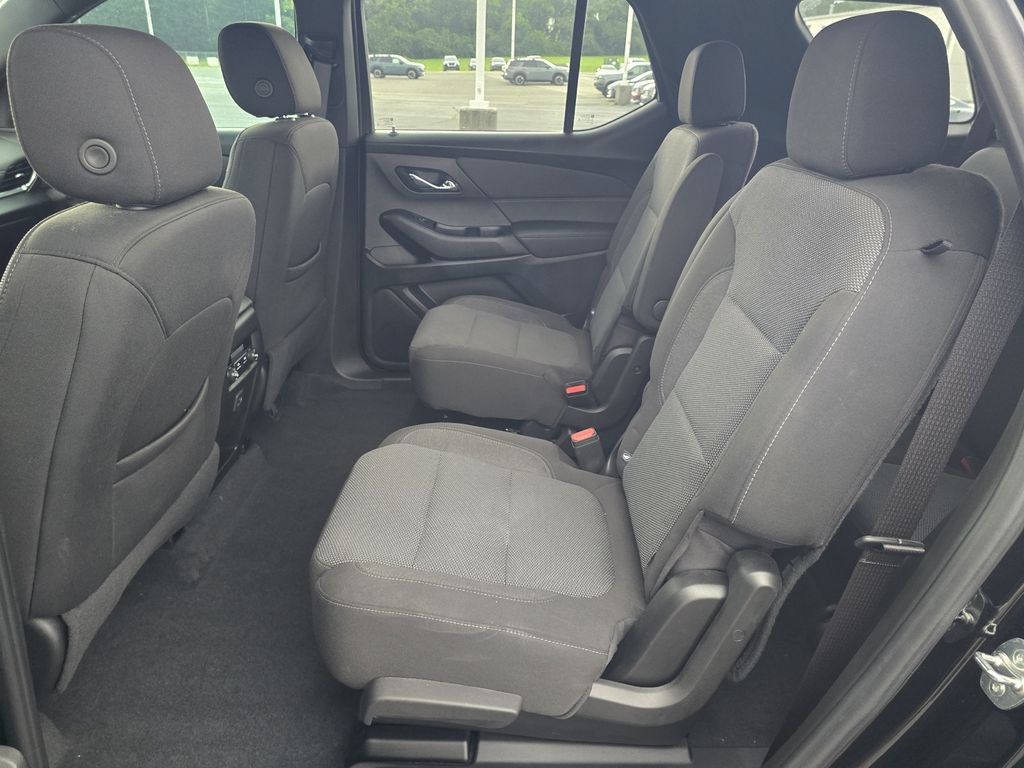 Used 2023 Chevrolet Traverse LT FWD image 12