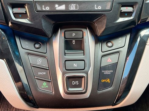 Used 2023 Honda Odyssey Touring image 17