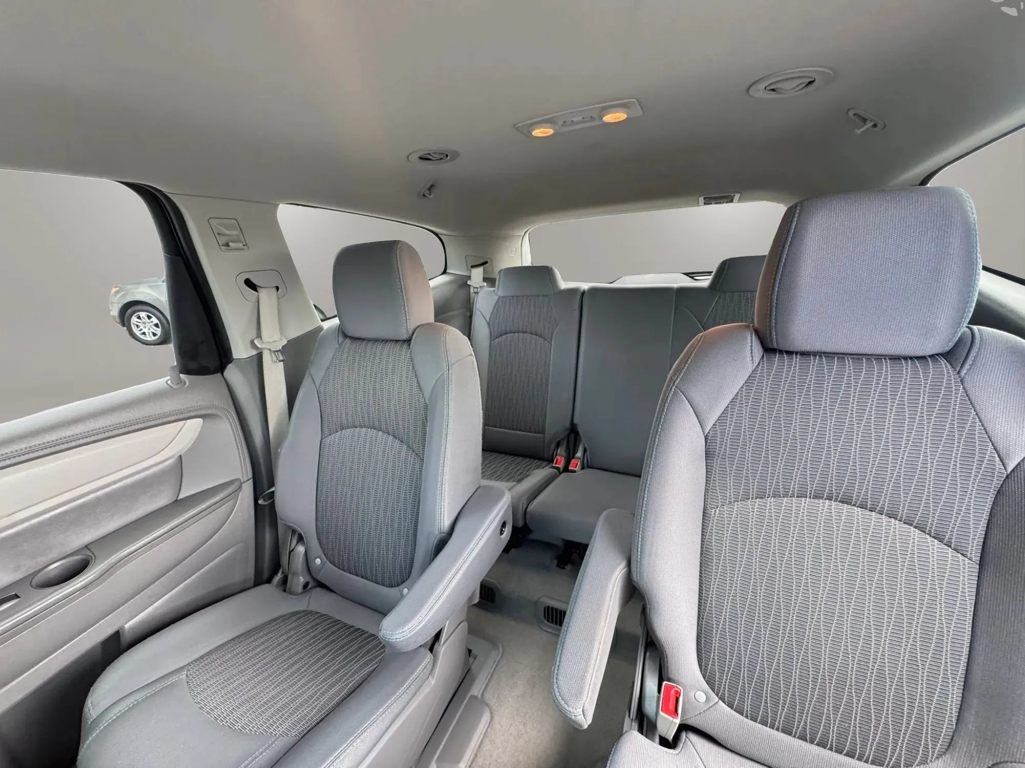 Used 2017 Chevrolet Traverse LT FWD image 13