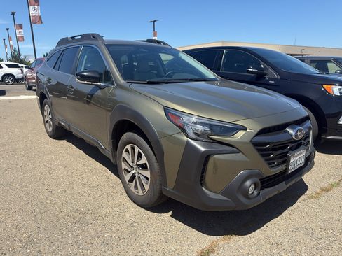Used 2025 Subaru Outback Premium AWD/4WD image 3