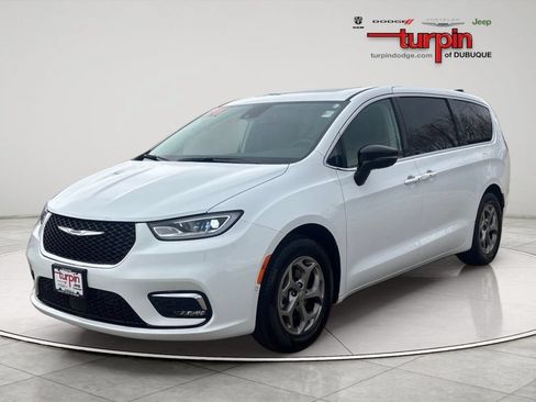Used 2024 Chrysler Pacifica Limited FWD image 1