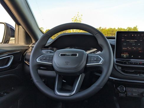 New 2026 Jeep Compass Latitude image 22