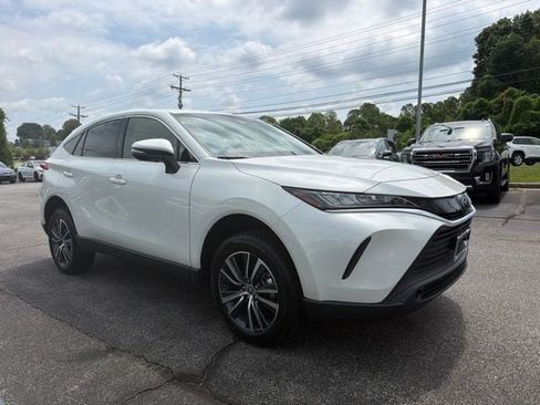 Used 2022 Toyota Venza LE AWD/4WD image 1