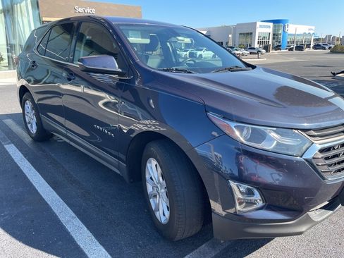 Used 2018 Chevrolet Equinox LT image 2