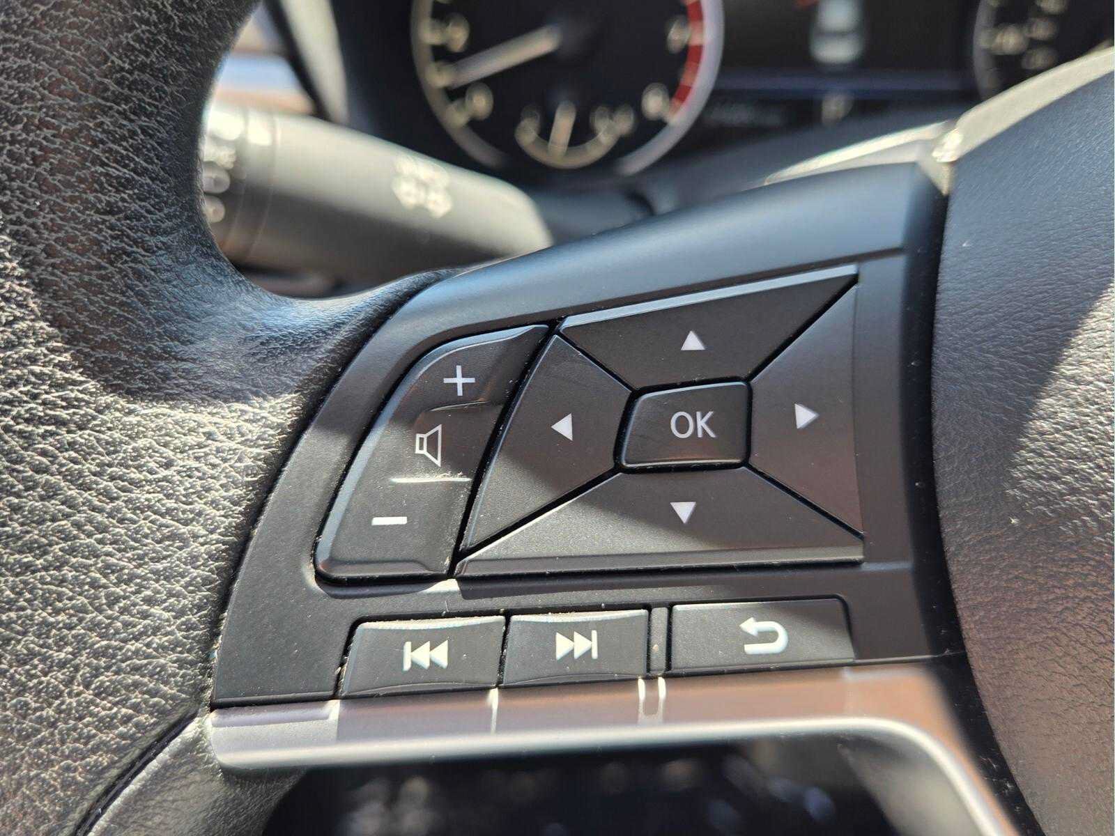 Used 2024 Nissan Altima 2.5 SV FWD image 28