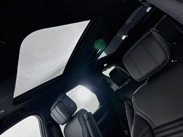 New 2026 Land Rover Discovery Limited Edition AWD/4WD image 14