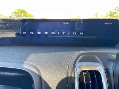 Used 2025 Ford Expedition Max Platinum AWD/4WD image 19