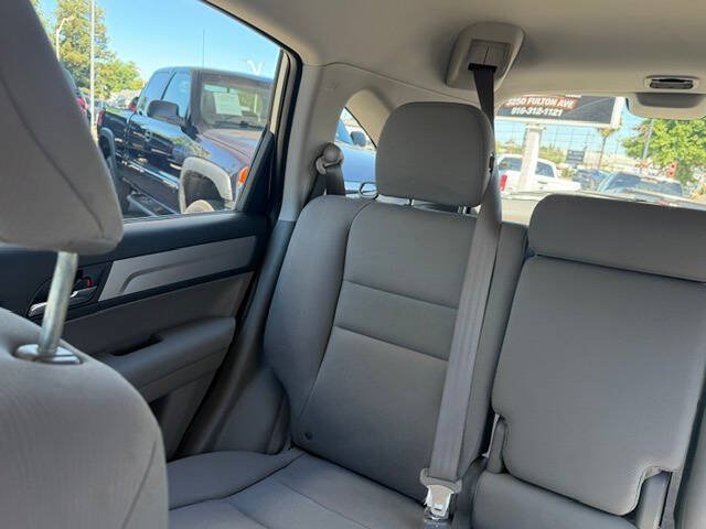 Used 2011 Honda CR-V LX image 17