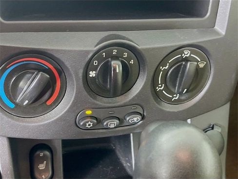 Used 2005 Saturn Vue 2WD w/ Appearance Pkg image 16