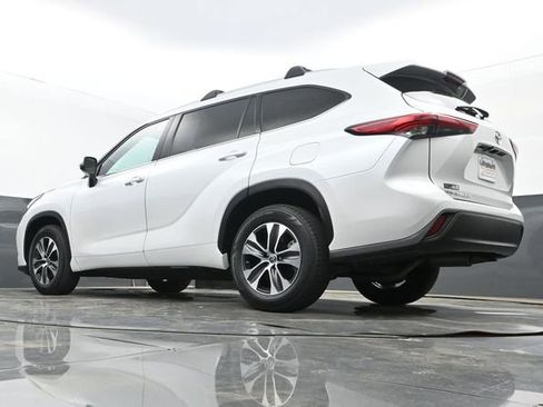 Used 2022 Toyota Highlander XLE image 28