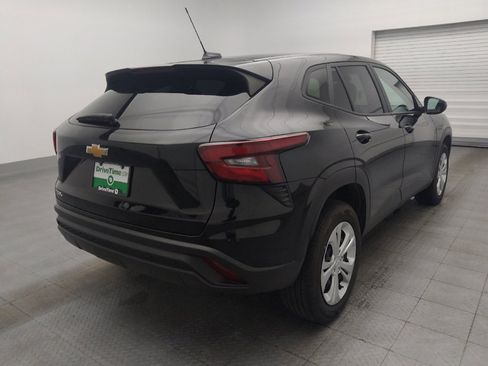Used 2025 Chevrolet Trax LS FWD image 9